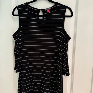 Vince Camuto no shoulder stripe top Medium